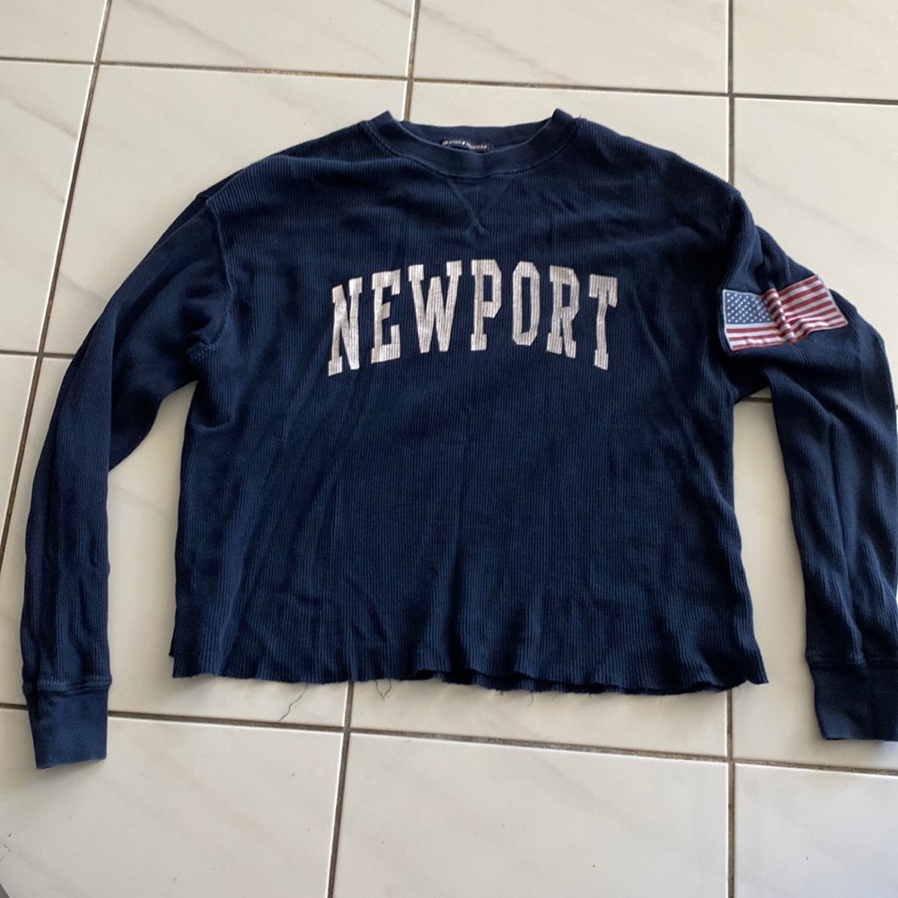 BRANDY MELVILLE New NEWPORT navy thermal long sleeve top with flag patch Sz.L